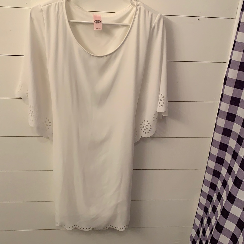 Medium tie in back white dress